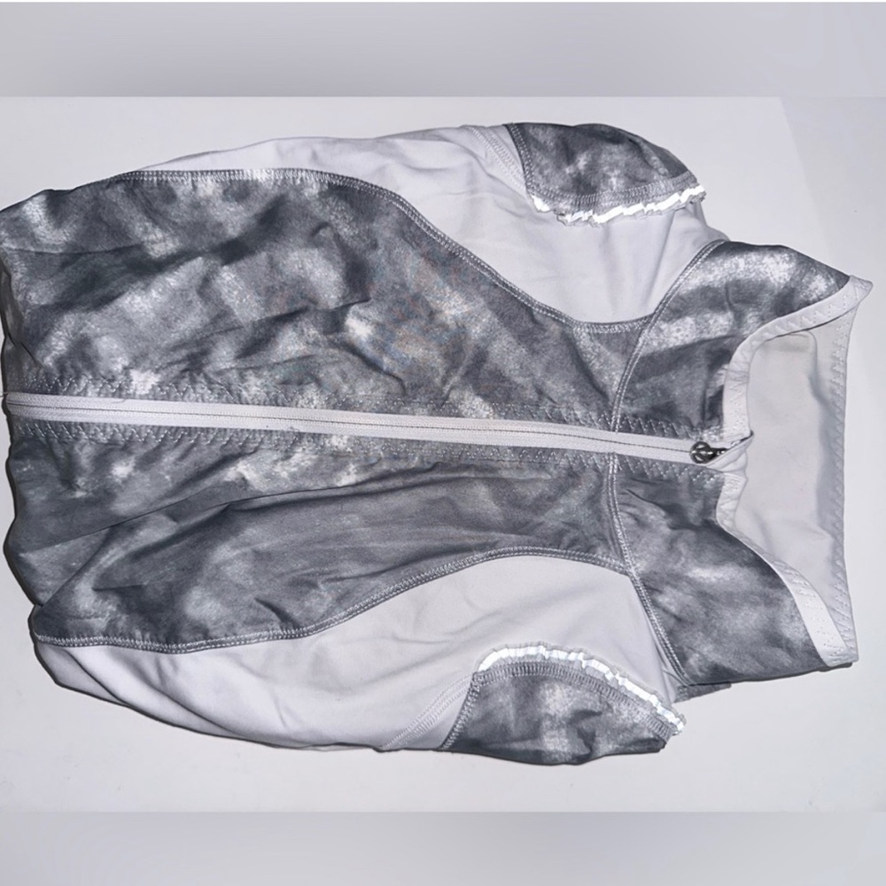 LULULEMON wind breaker jacket. Excellent condition. Very lightly used.